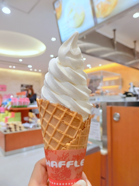 北菓楼（きたかろう）新千歳空港店のなめらか濃厚ソフトクリーム（北海道のソフトクリーム食べ比べ）