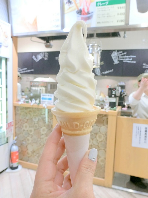 よつ葉ホワイトコージのさっぱりミルクソフトクリーム（北海道のソフトクリーム食べ比べ）