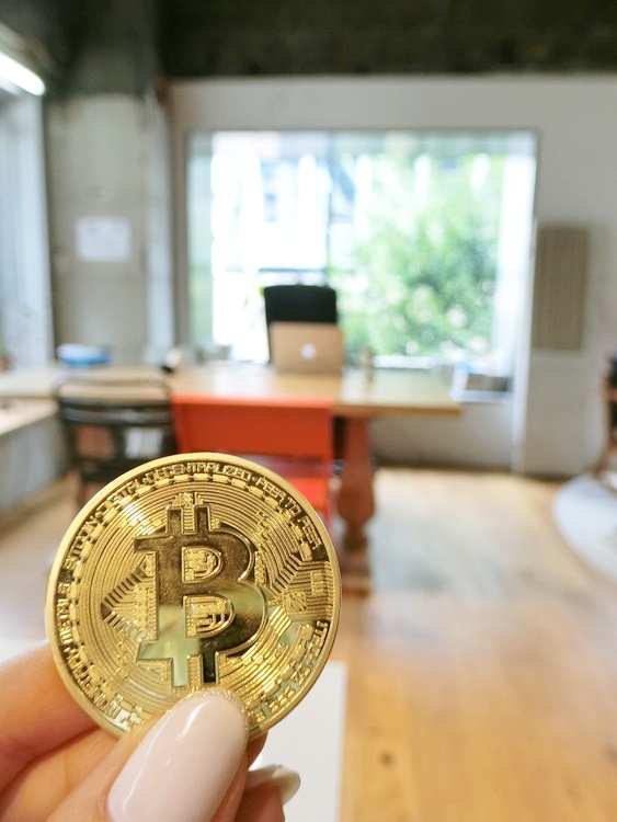 銀座のスナックでお仕事 ビットコイン支払いok atmあり 東京女子ライフ
