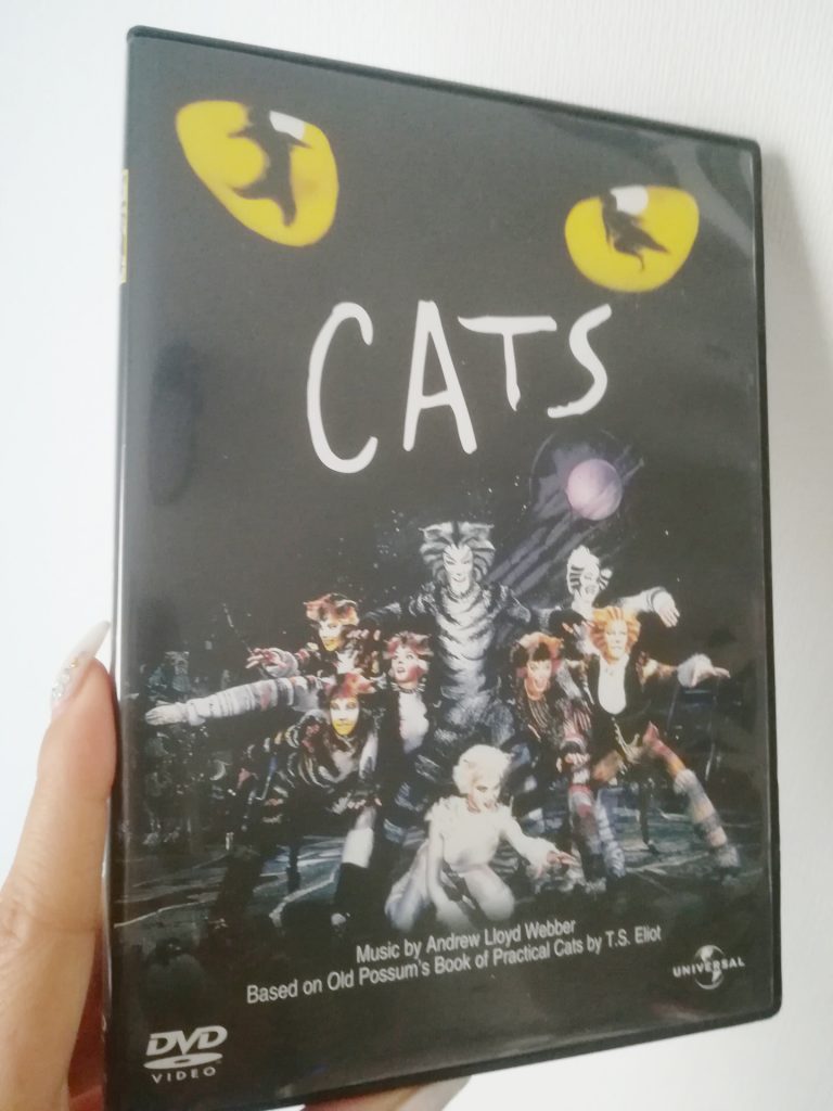 CATS（キャッツ）の字幕版DVDで劇団四季の舞台の予習♪