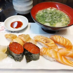 【恵比寿】深夜まで営業しているびっくり寿司でサーモンづくし！
