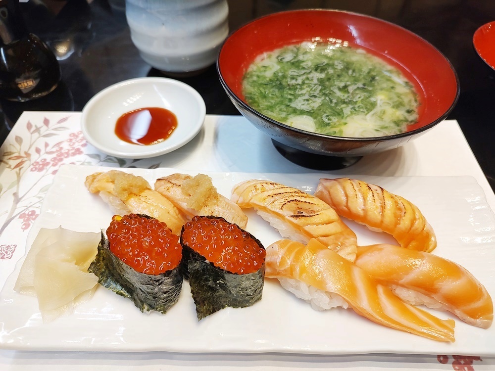 【恵比寿】深夜まで営業しているびっくり寿司でサーモンづくし！